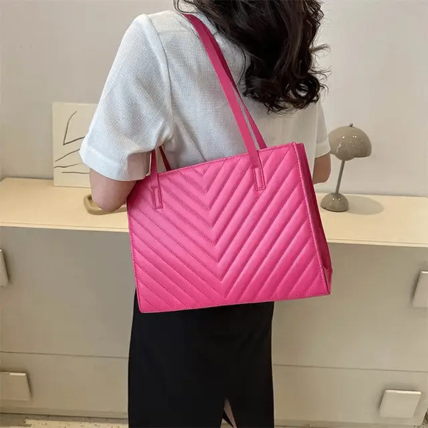 Sac à main en cuir rose élégant
