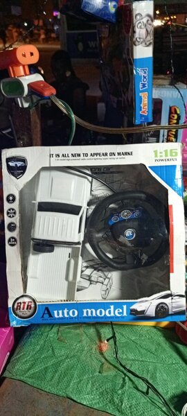 Voiture téléguidée 1:16