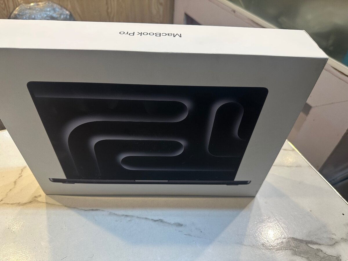 MacBook pro M4. 14 inch/Macbook for sale