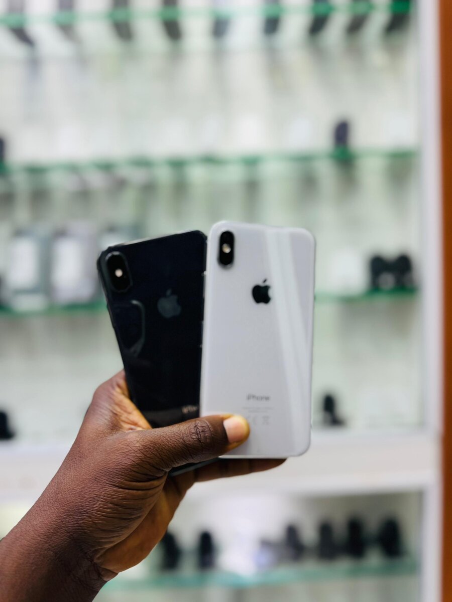 iPhone X - 64 Go Noir & Argent