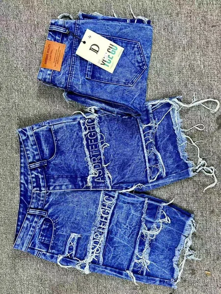 Shorts en denim déchiré