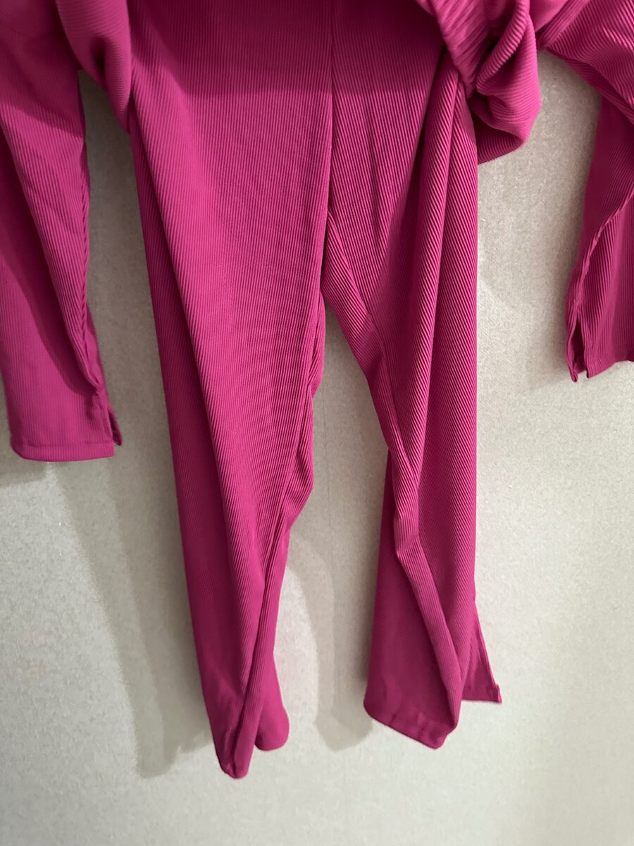 Двойка которкий топ с руковами  и штаны на высокой талии  S