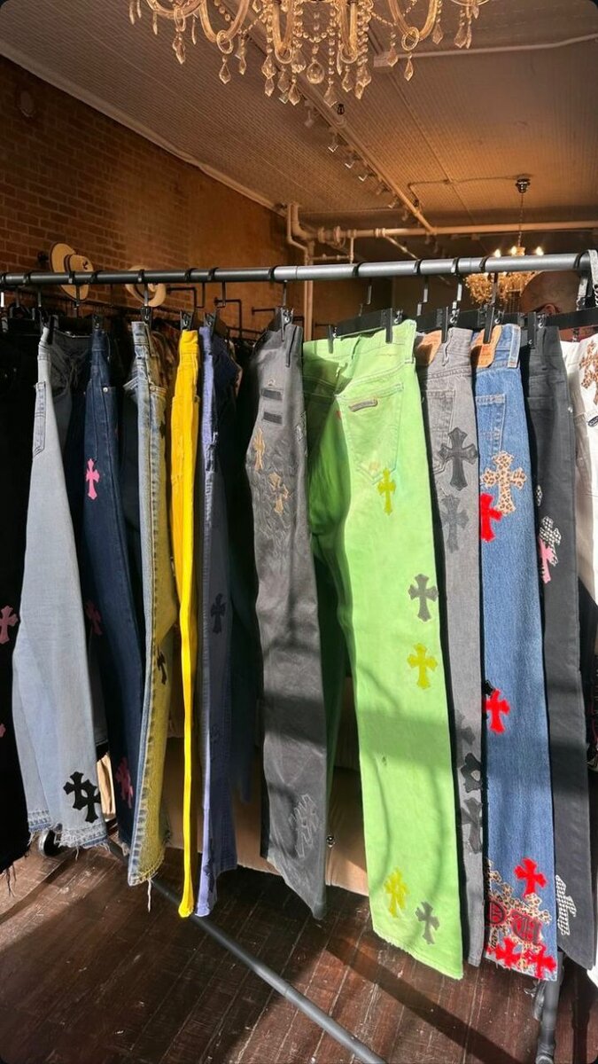 Jeans tendance avec motifs croix