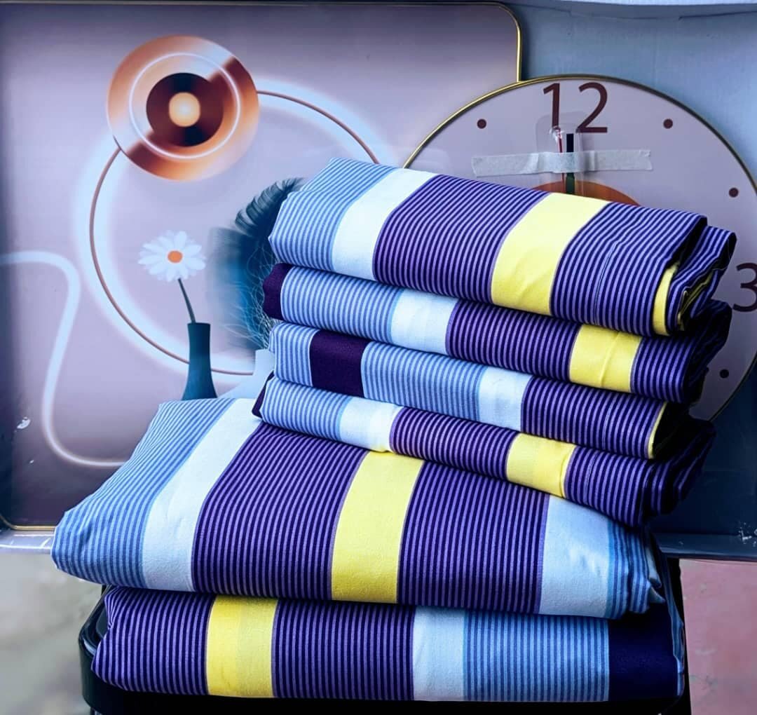  set includes 2 bedsheets and 4 pillowcases.