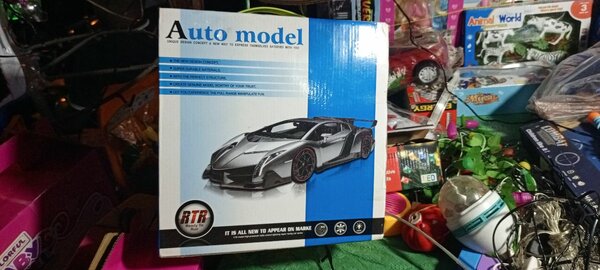 Voiture téléguidée 1:16