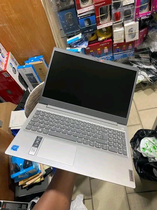 Ordinateur Portable Lenovo 15.6”