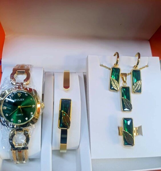 Ensemble Montre et Bijoux Luxe BESTWIN