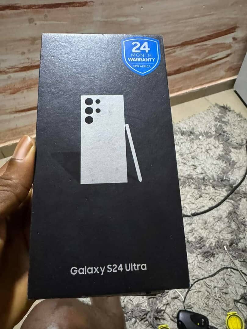 Samsung Galaxy s24 ultra 256Go/12 casineufs