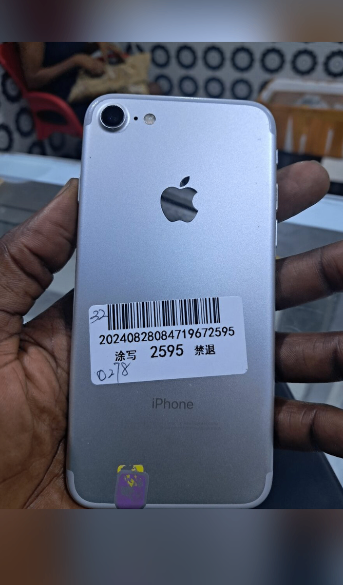 iPhone 7 brand new 64 gig with it all accessories