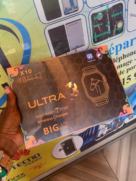 Montre connectée Ultra avec 7 bracelets