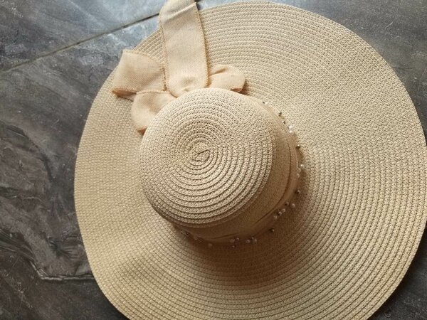 Chapeau d'été en paille élégante