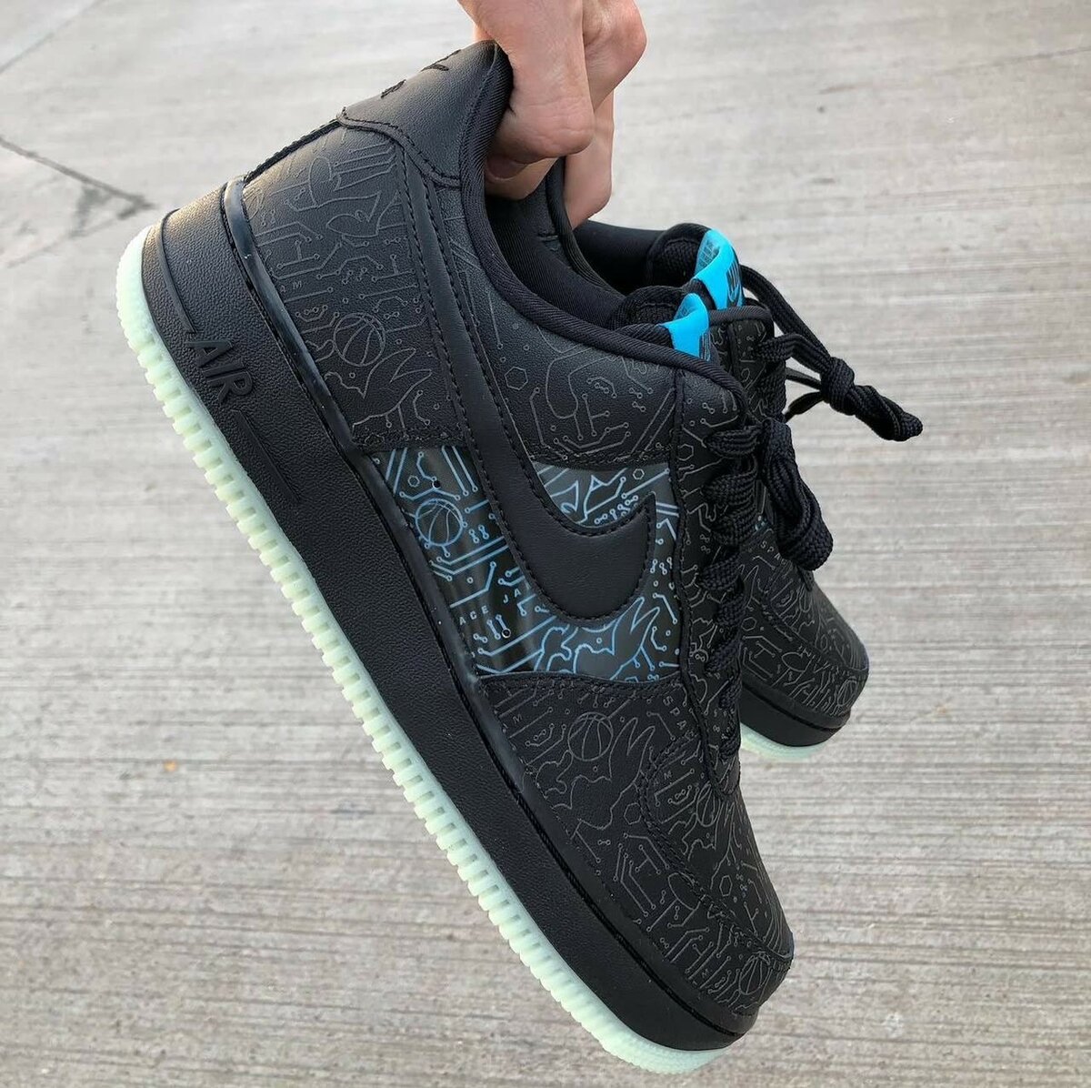 NIKE AIRFORCE BLACK CLASSIC