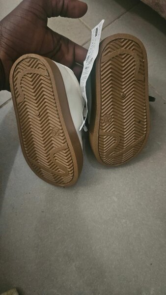 Chaussures bébé blanches