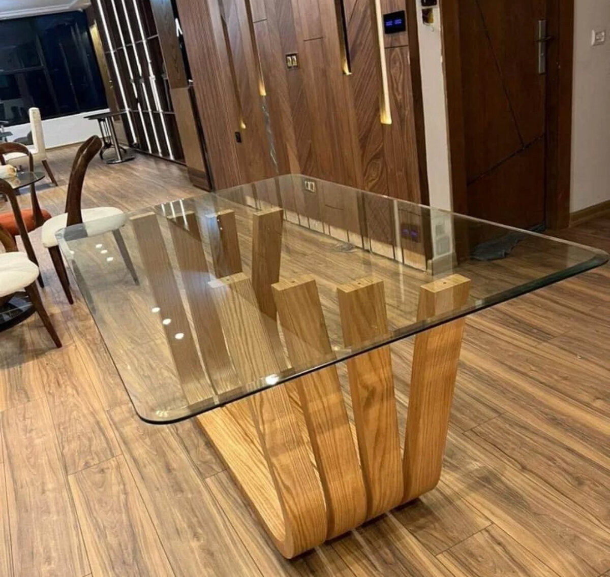 Table design moderne en verre