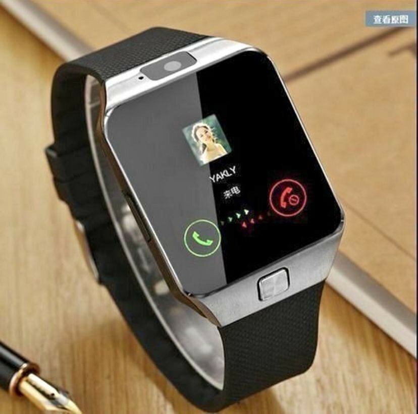 Montre connectée avec puce et carte mémoire