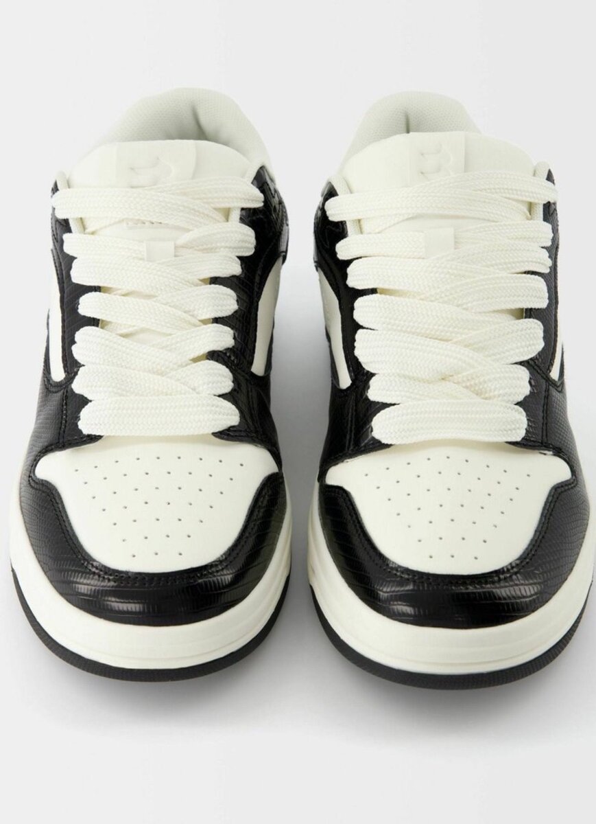 Baskets Noires et Blanches