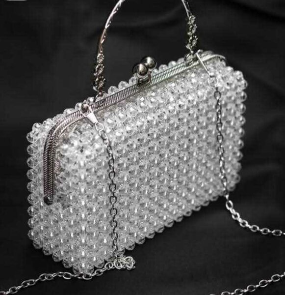 Sac à main perlé élégant