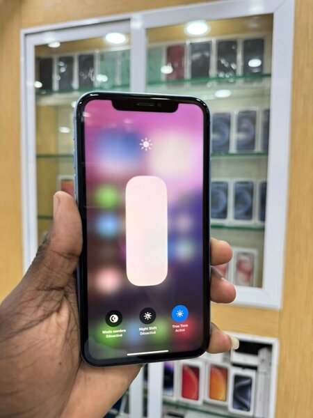iPhone XR bleu Quasi
