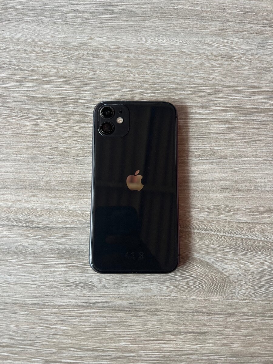 iPhone 11 simple 128Go ( Face ID désactivé )