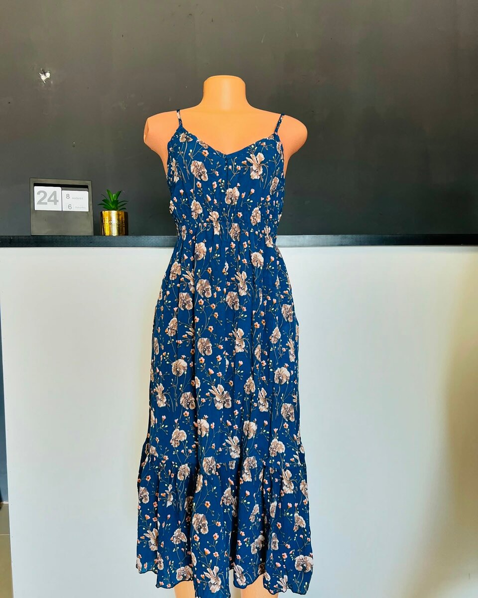  women's beautiful dress 