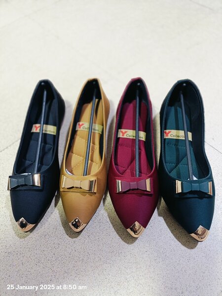 Flat buckle shoes
