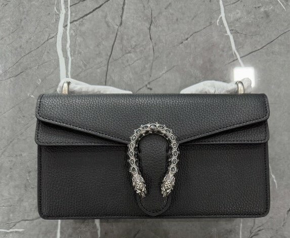 Стильная чёрная сумка из натуральной кожи