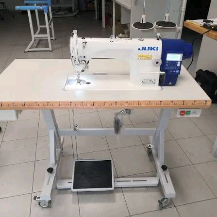 Machine à coudre industrielle JUKI