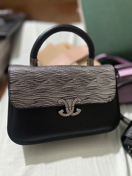 Sac à main élégante noire