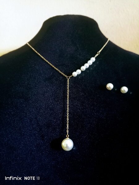 Collier en acier inoxydable et en perles