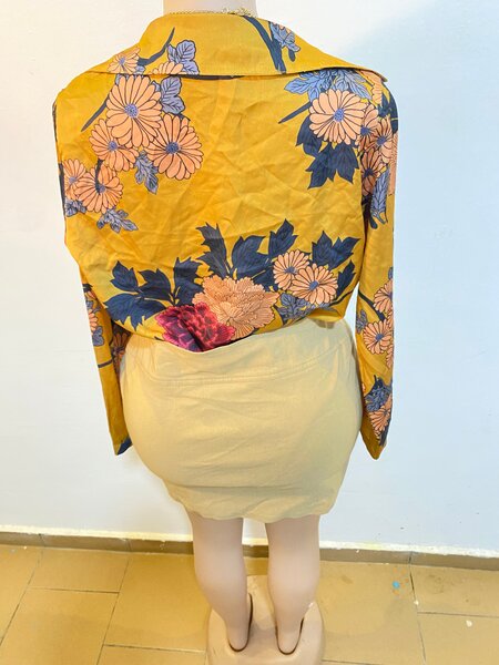 Une jupe avec un haut sauté