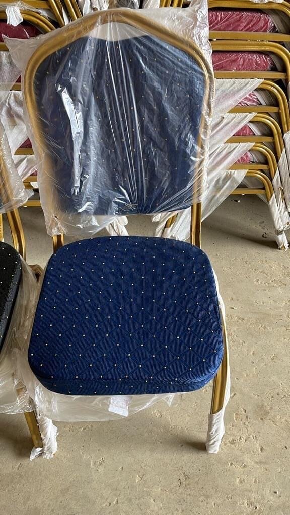 Chaises de banquet empilables