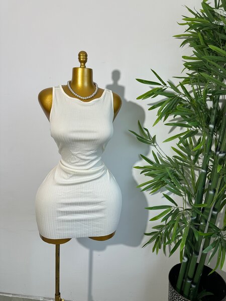 Robe moulante blanche élégante