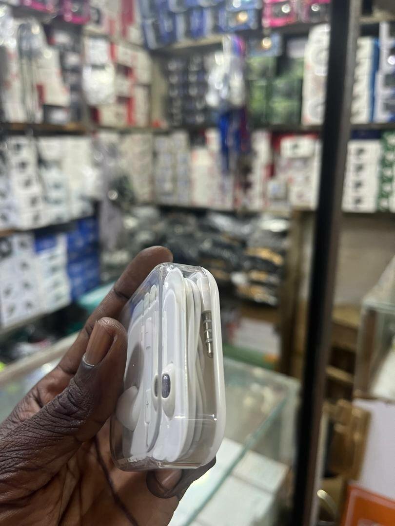 Écouteurs Apple avec boîtier