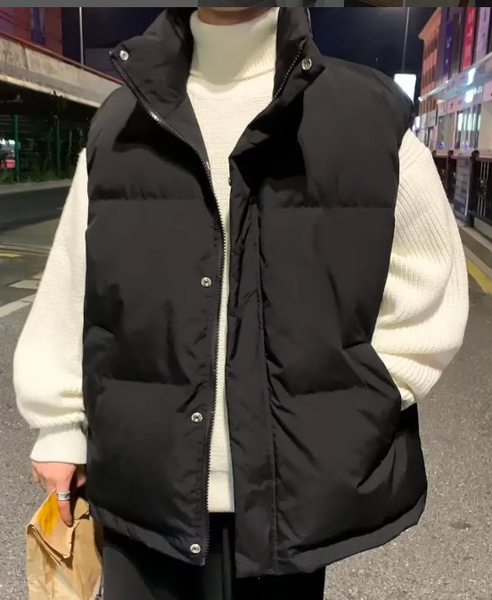 черная теплая жилетка