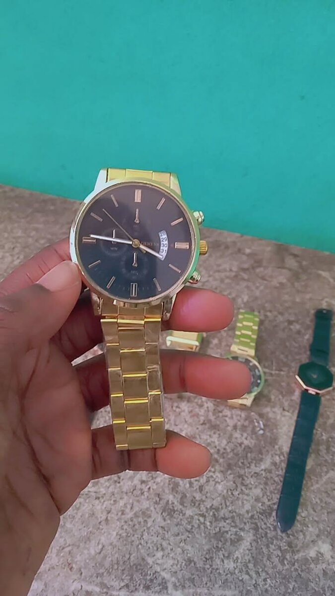 Montre en Acier Doré Élégante