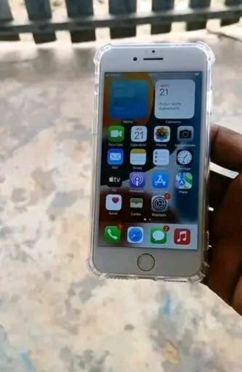 iPhone 7 avec coque transparente