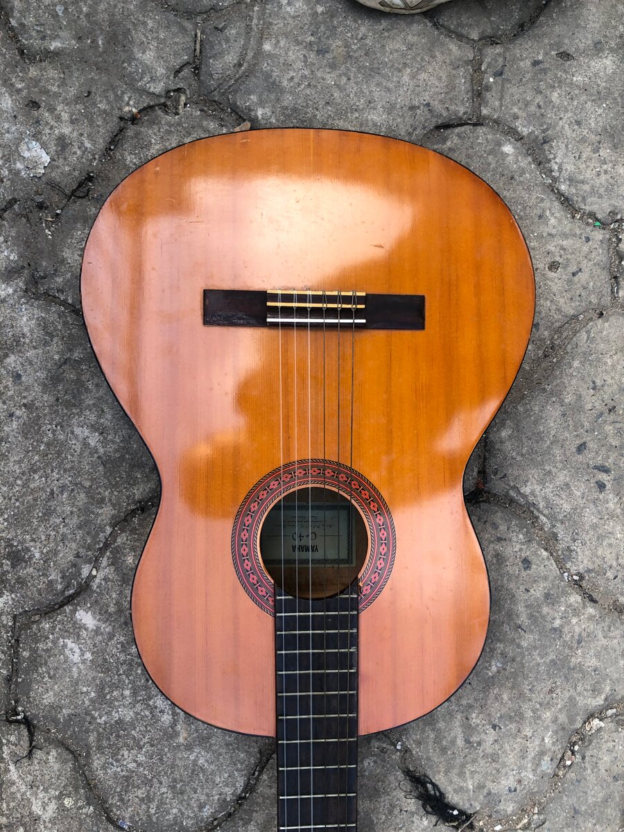 Guitare Classique en Bois