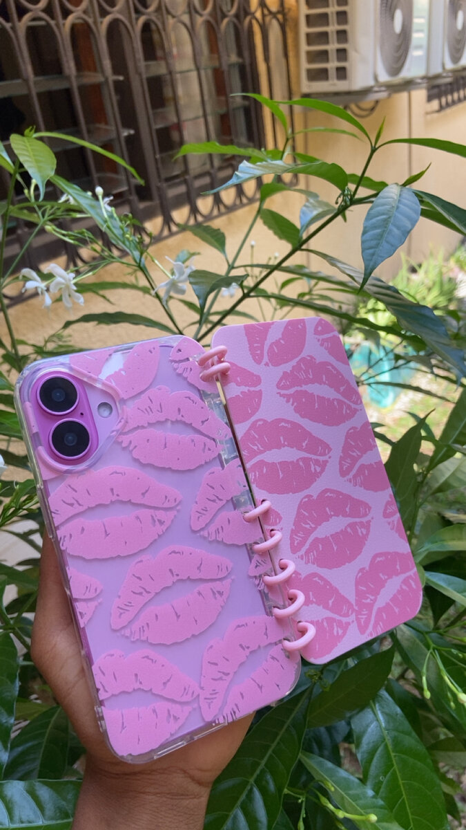 Étui de téléphone à lèvres rose