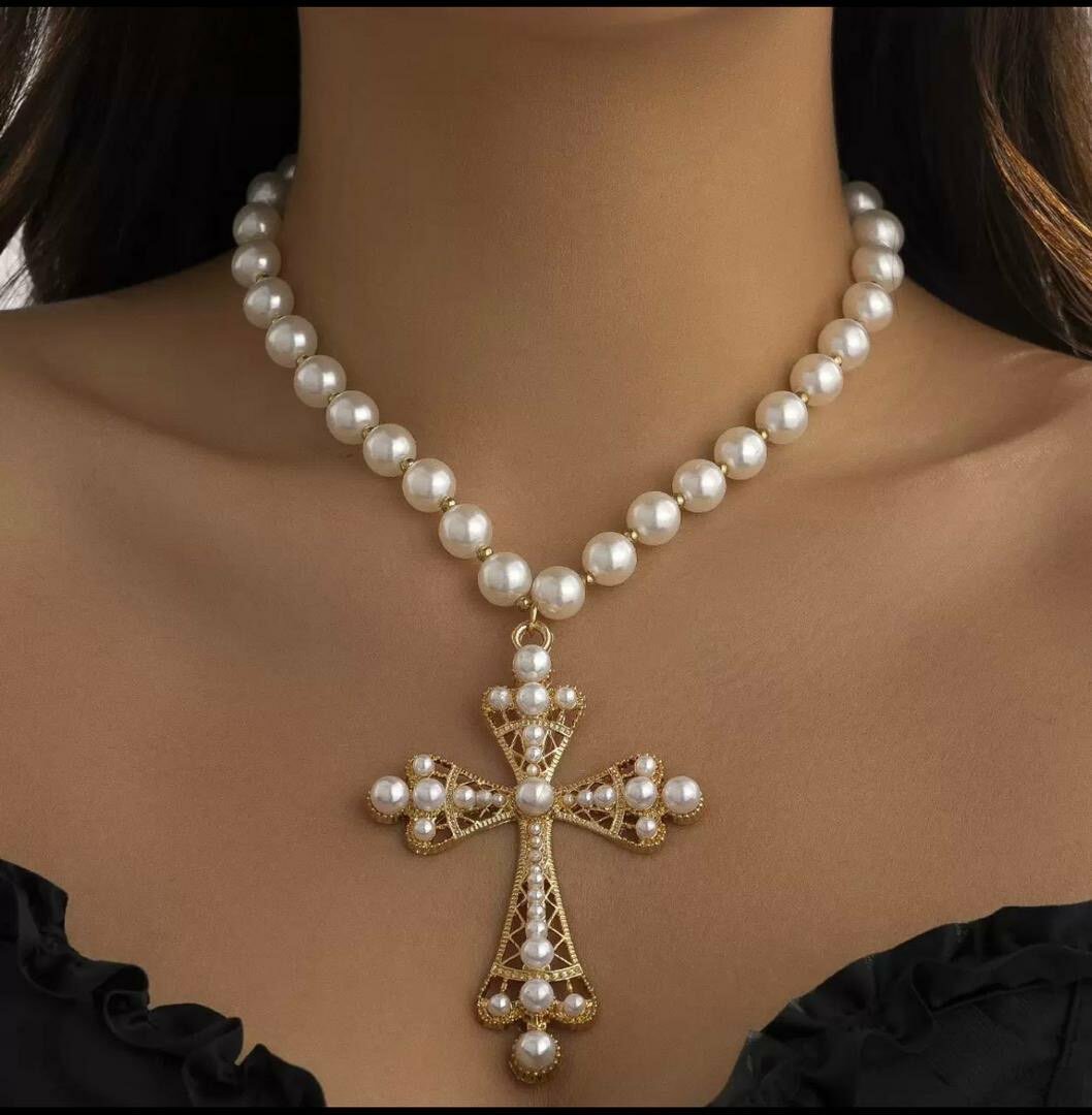 Cross peal female necklace