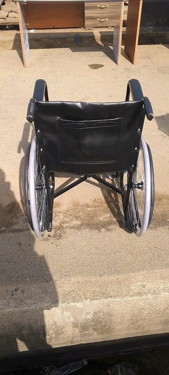 Fauteuil roulant léger pliable
