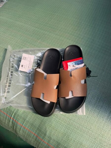 Sandales en cuir marron