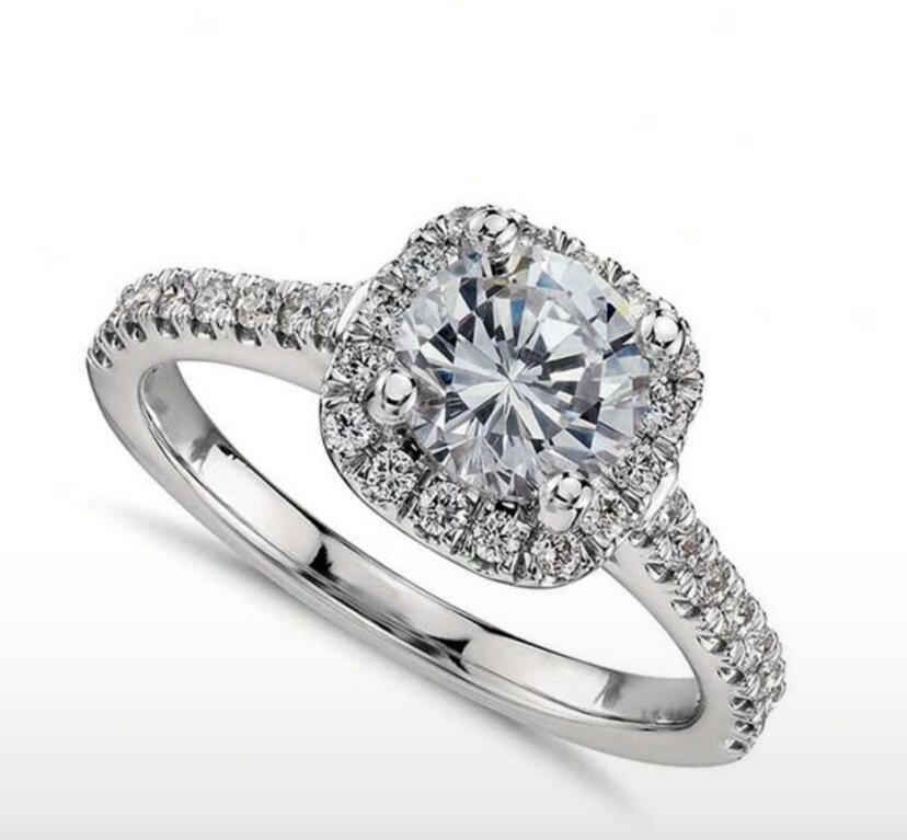 Bague de fiançailles élégante