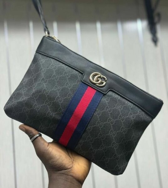 Pochette élégante en cuir