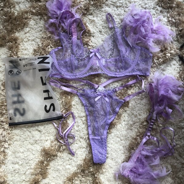 Ensemble Lingerie Violet En Dentelle