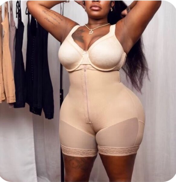 Feeling girl body shaper