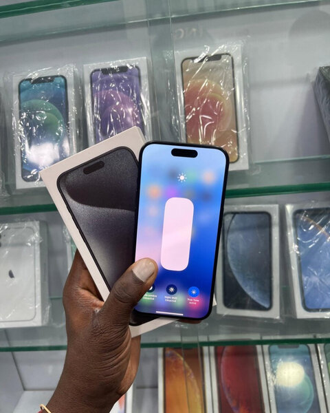 iPhone 15 pro 512 Go