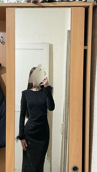 Чёрное платье блёстками