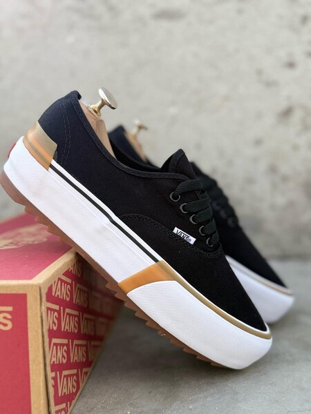 Chaussures noires en toile
