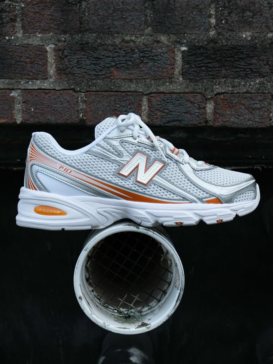 New balance 740 orange