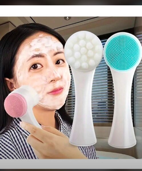 Face cleansing and massaging brush